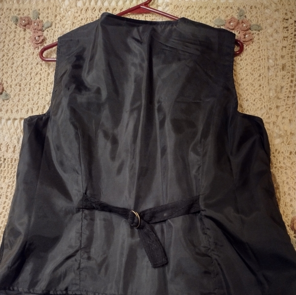 Vest - Picture 4 of 6